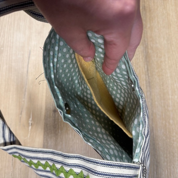 NWT Random Nicole Blue and White Striped Floral Shoulder Bag - Picture 7 of 7